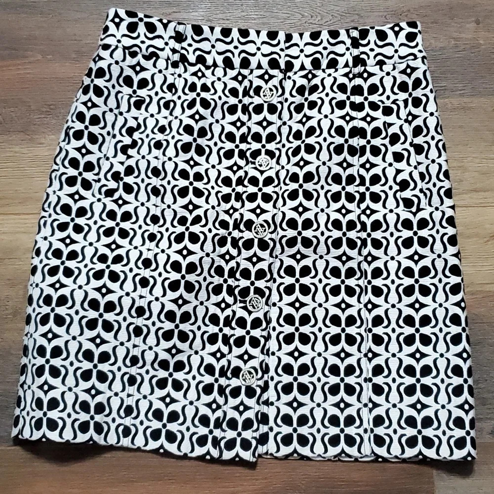 Adrienne Vittadini graphic black white front button pencil skirt euc